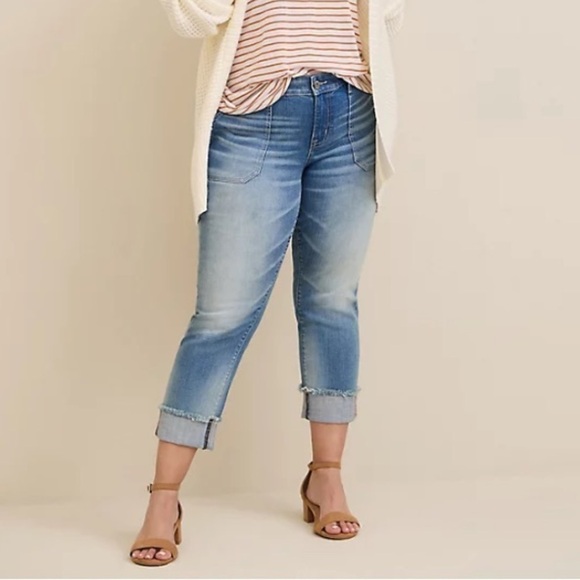 TORRID Cropped Botfriend Mid Rise Blue Denim Stretch Size 26 Straight Leg Jeans - Picture 6 of 16